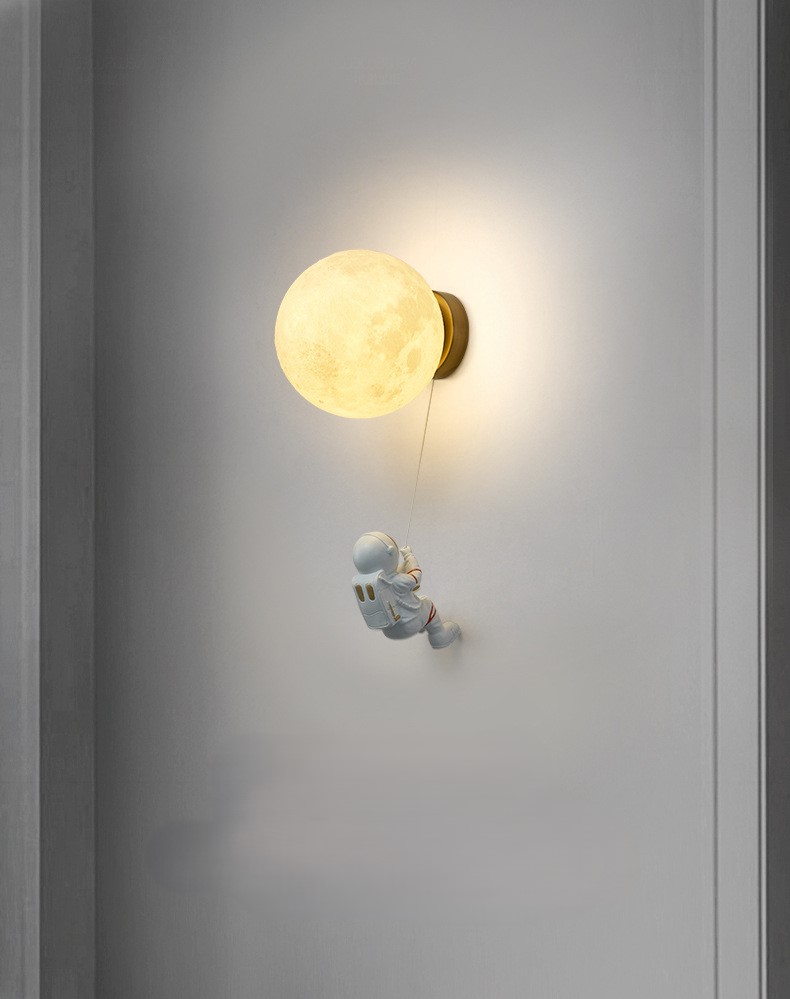 Children's room astronaut moon lamp 12 02